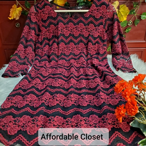 Dresses & Skirts - ● Gorgeous & Lacey Dress ●